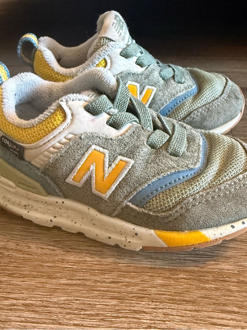 New Balance 997H Toddler Boys 6 Sneakers Green Yellow Blue Suede Mesh Lace Up
